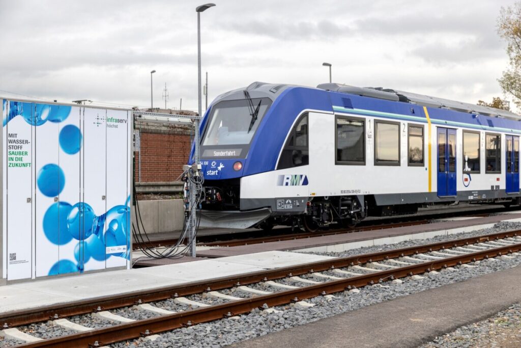 Leuchtturmprojekt für Mobilität ohne Schadstoffe: Erstes Fahrzeug der ...