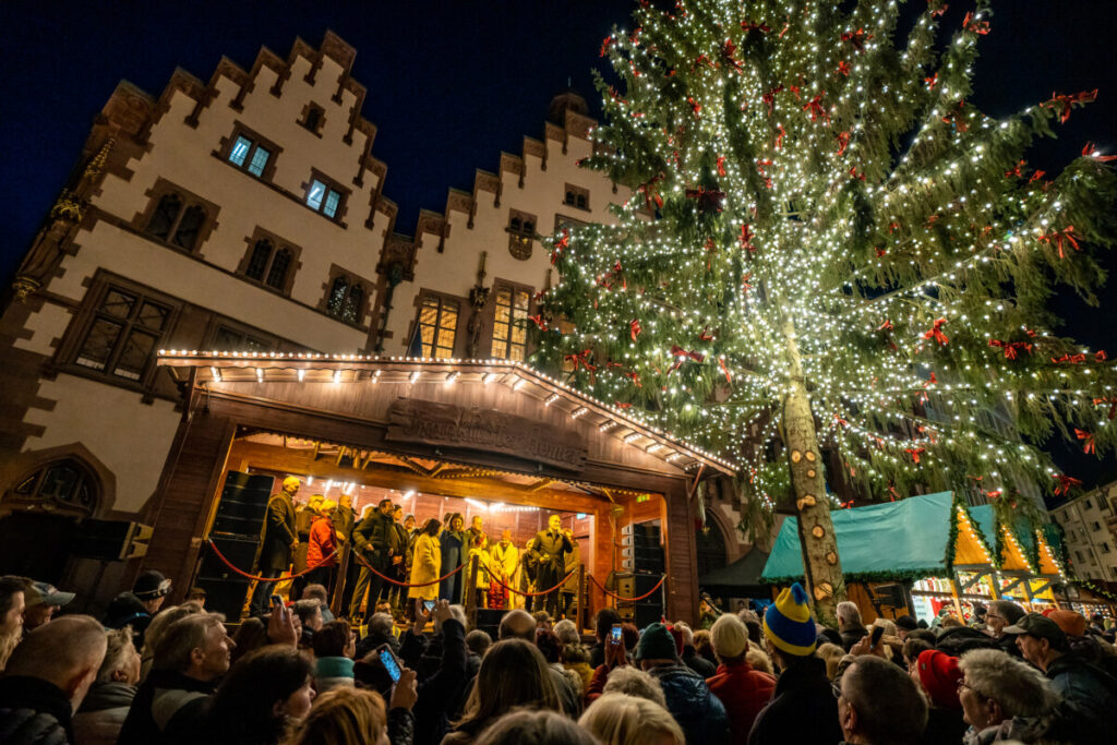 Alle für einen Bürgermeisterin EskandariGrünberg den Frankfurter Weihnachtsmarkt