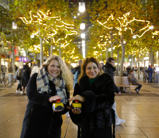 Einschalten der Weihnachtsbeleuchtung Zeil Frankfurt durch SRin Stepahnie Wuest und BMin Gruenberg: (Foto: georg-foto, offenbach)